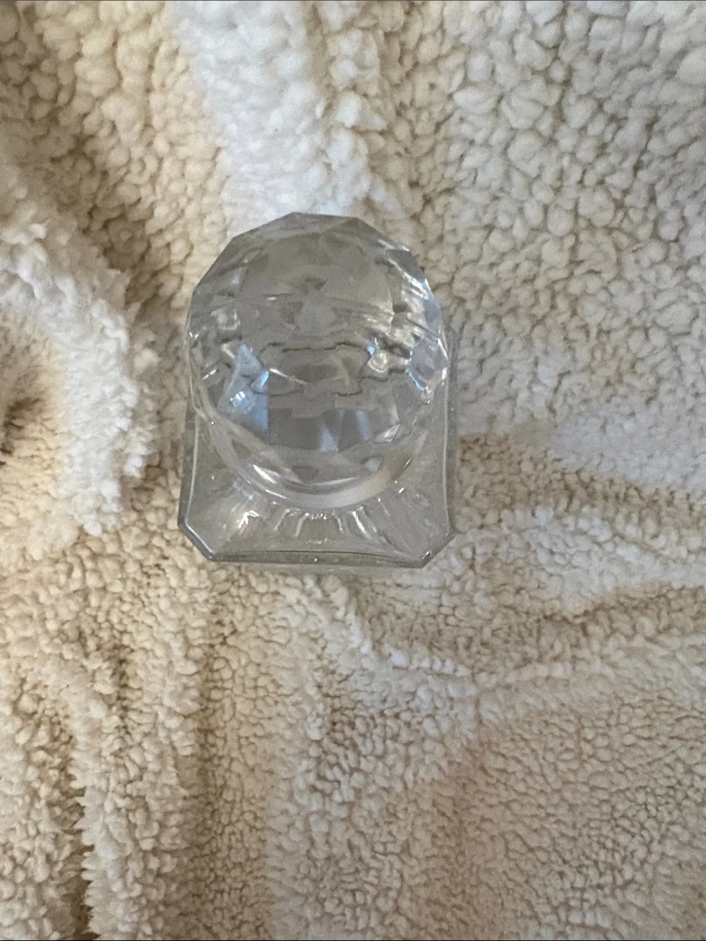Cut Crystal Decanter - Clear Glass Home Accent Faceted Glass Top Liquor Decanter